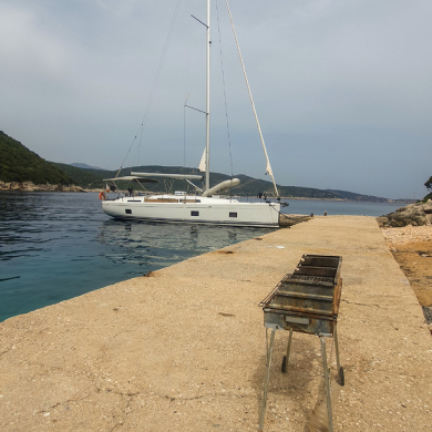 BBQ Grill steht schon bereit, HELMSail yachting
