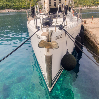 Anlegen an Ligia, HELMSail yachting