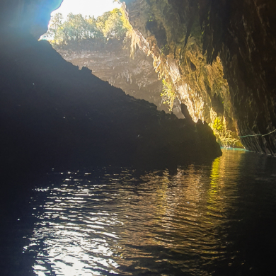 Melissani Höhlensee, Eingang zur Unterwelt, HELMSail yachting