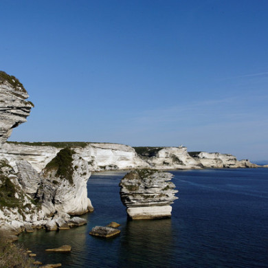 weiße Felsküste Bonifacio, HELMSail yachting