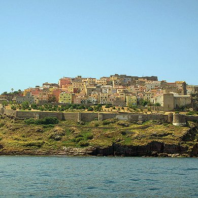 Ansteuerung Castelsardo, HELMSail yachting
